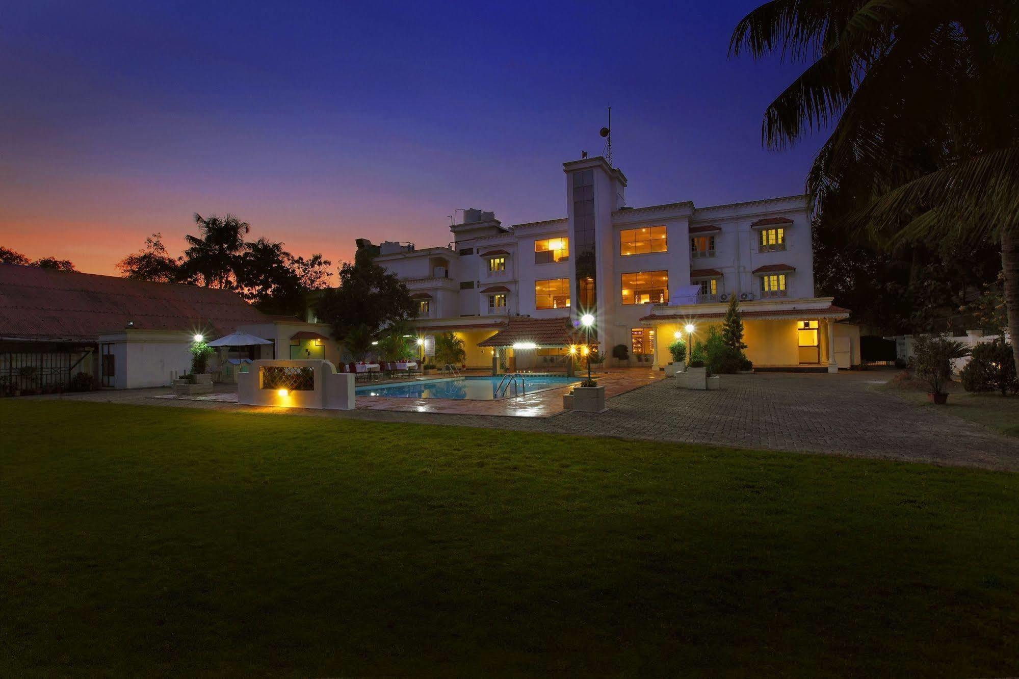 Quality Airport Hotels Nedumbassery Dış mekan fotoğraf