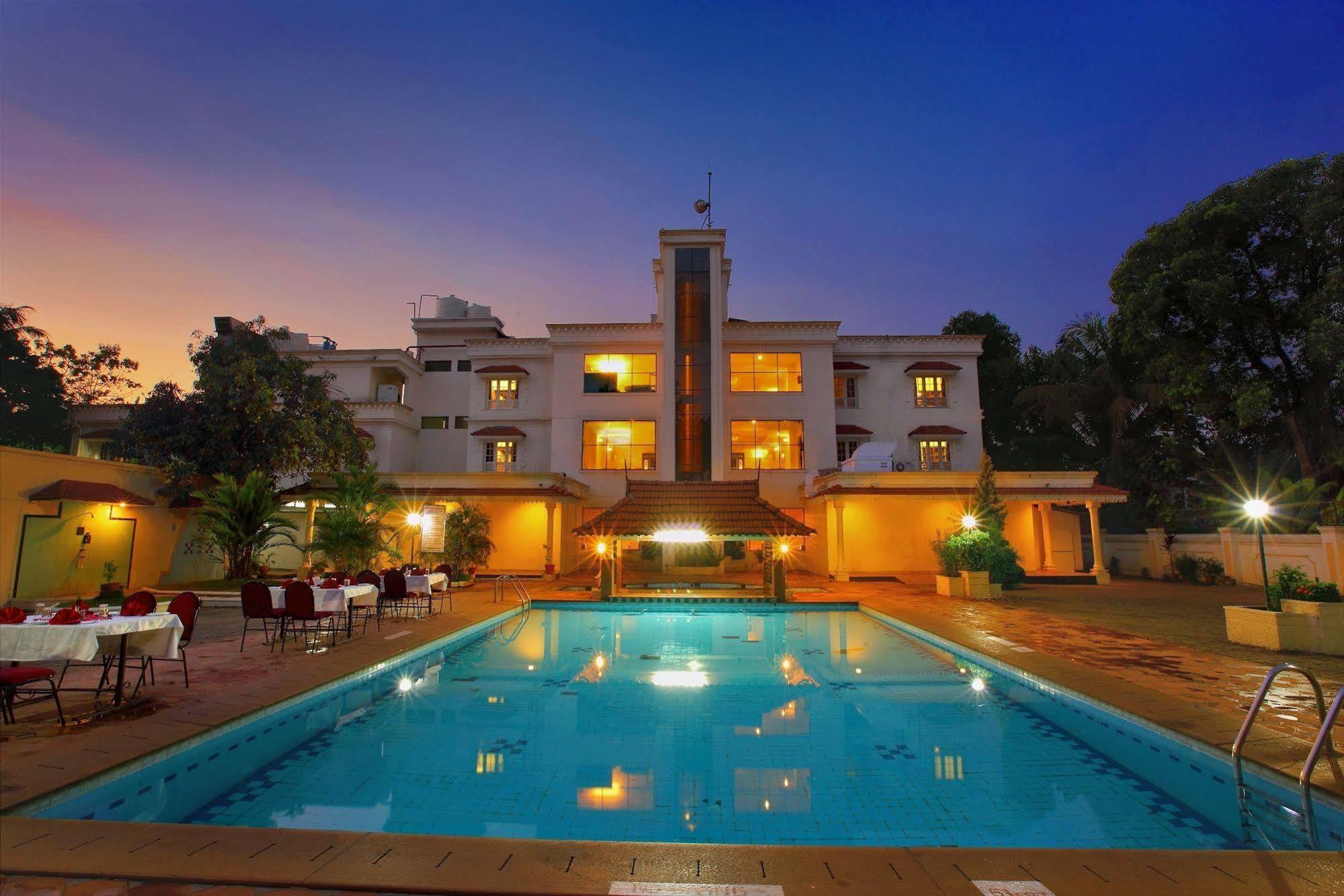 Quality Airport Hotels Nedumbassery Dış mekan fotoğraf
